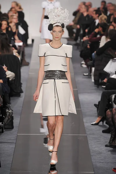 Look 15